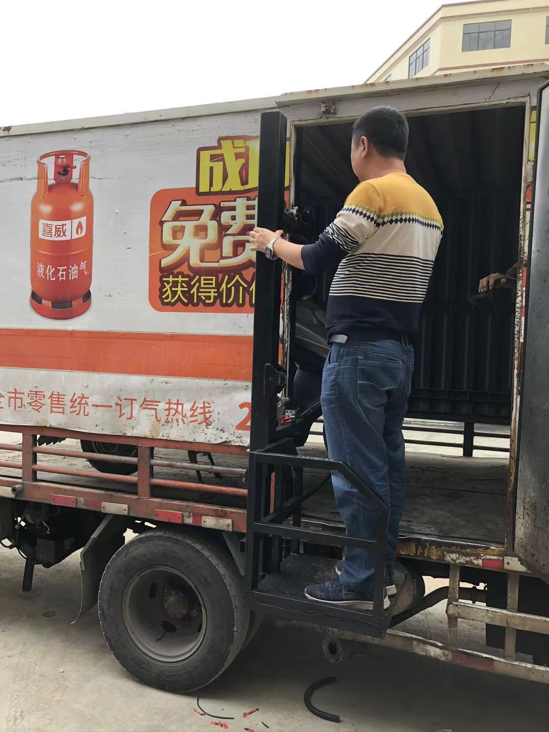 車載氣瓶起落平臺(圖3)